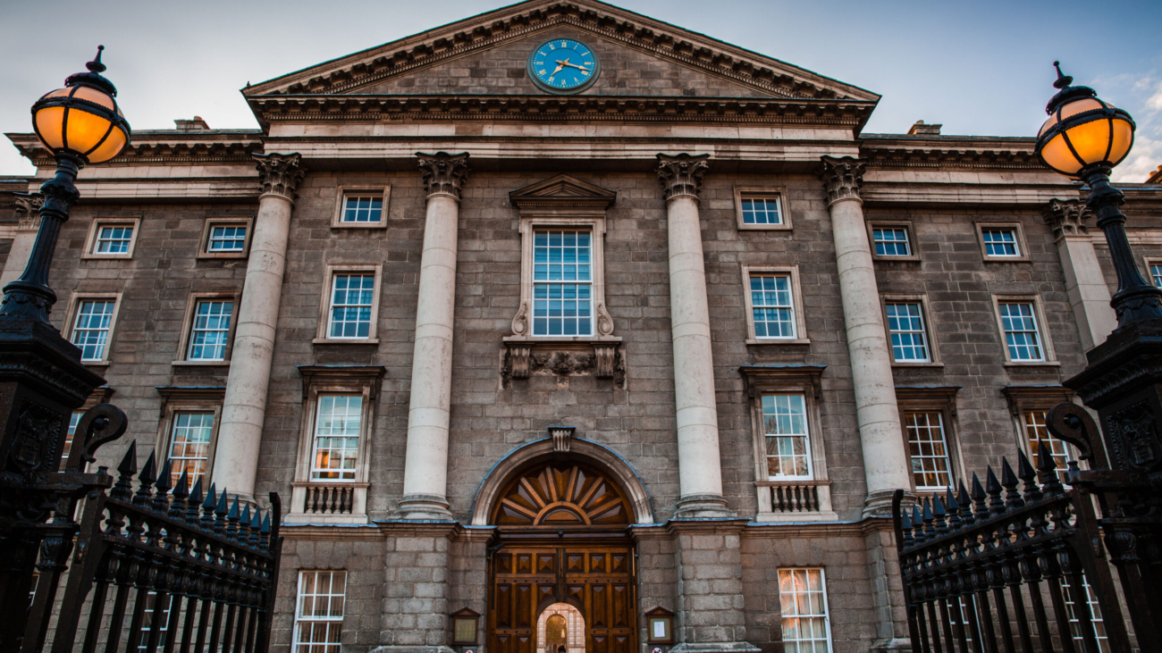 The_entrance_of_the_historic_Trinity_College_(Unsplash)